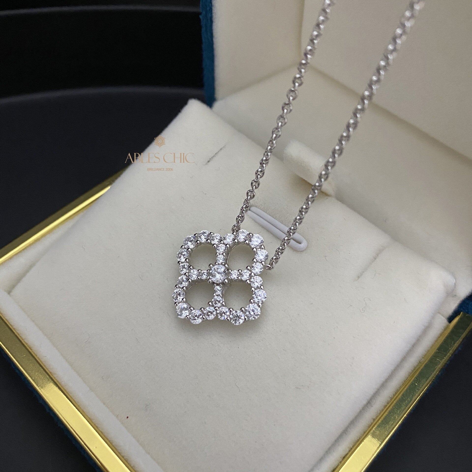 Celtic Clover Iconic Necklace P0754