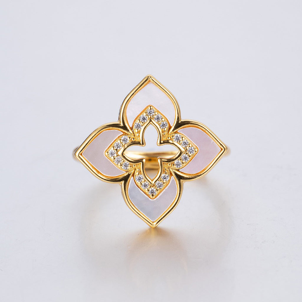 Iconic Shell Clover Ring 6203