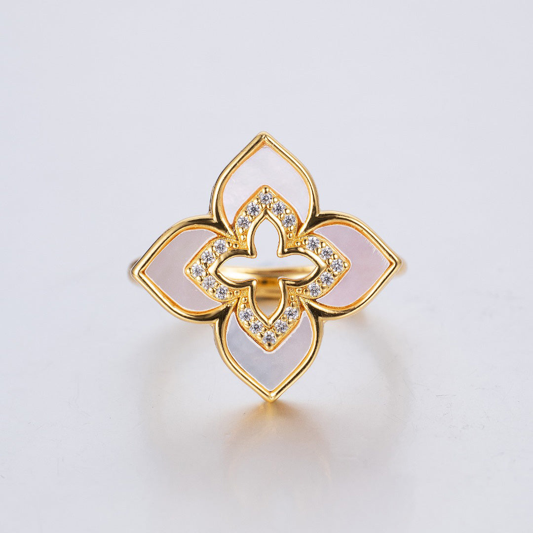 Iconic Shell Clover Ring 6203