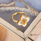 Iconic Shell Clover Ring 6203