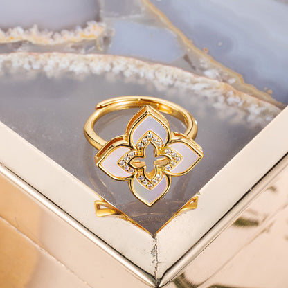 Iconic Shell Clover Ring 6203