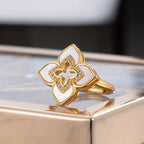 Iconic Shell Clover Ring 6203