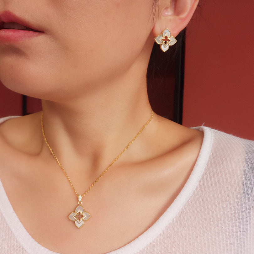 Mother of Pearl Clover Necklace 6227