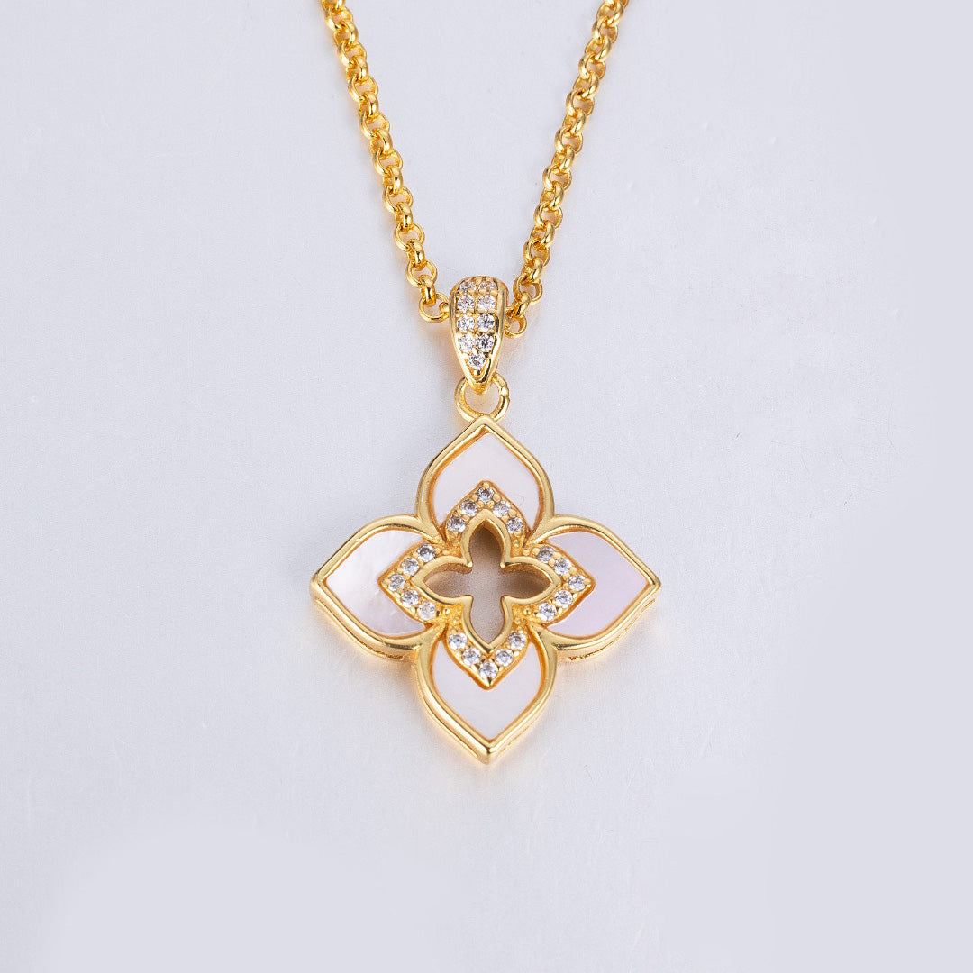 Mother of Pearl Clover Necklace 6227