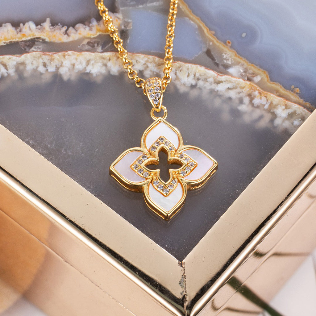 Mother of Pearl Clover Necklace 6227