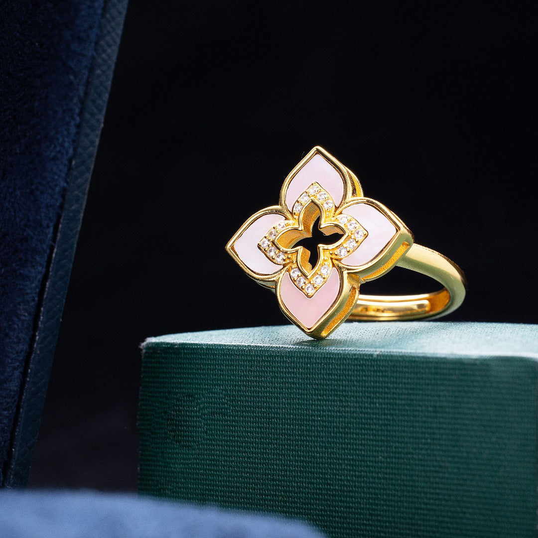 Iconic Shell Clover Ring 6203