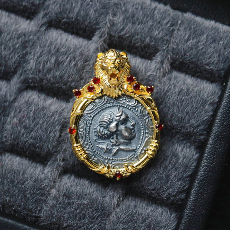 Pendentif Lion pièce de monnaie grecque 6392