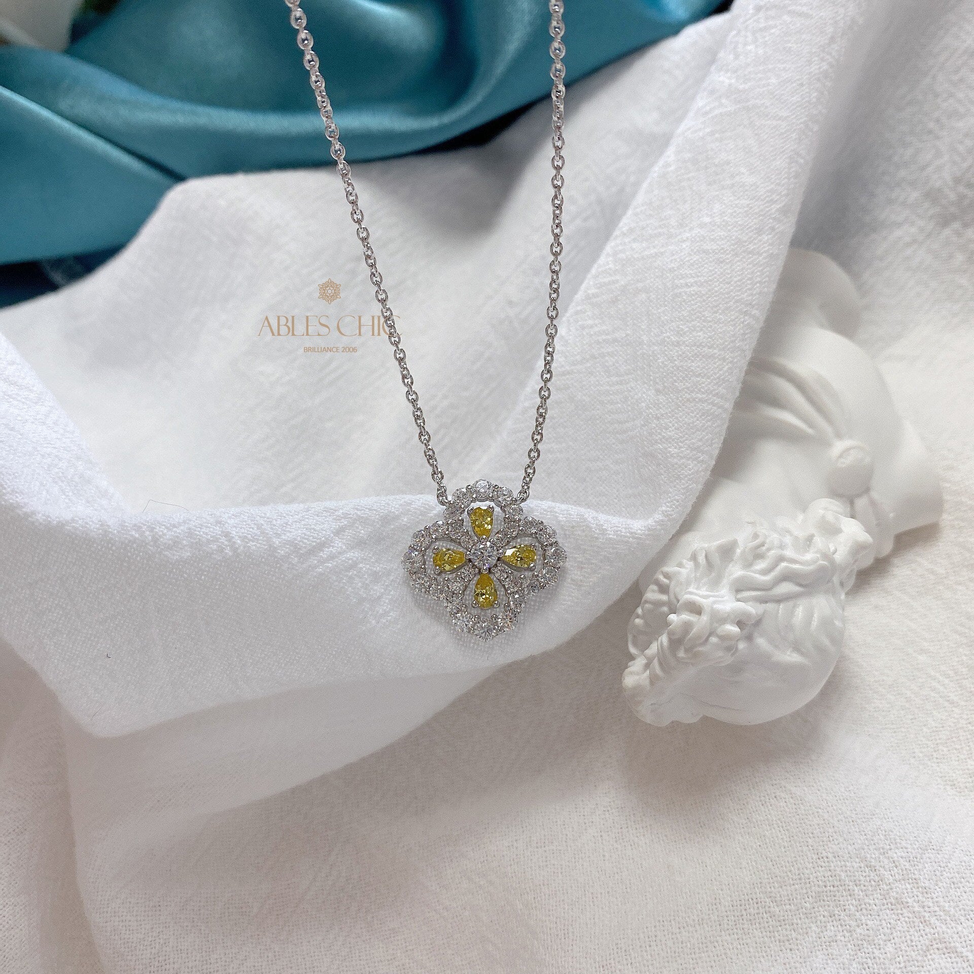 Beryl Clover Pendant P0682