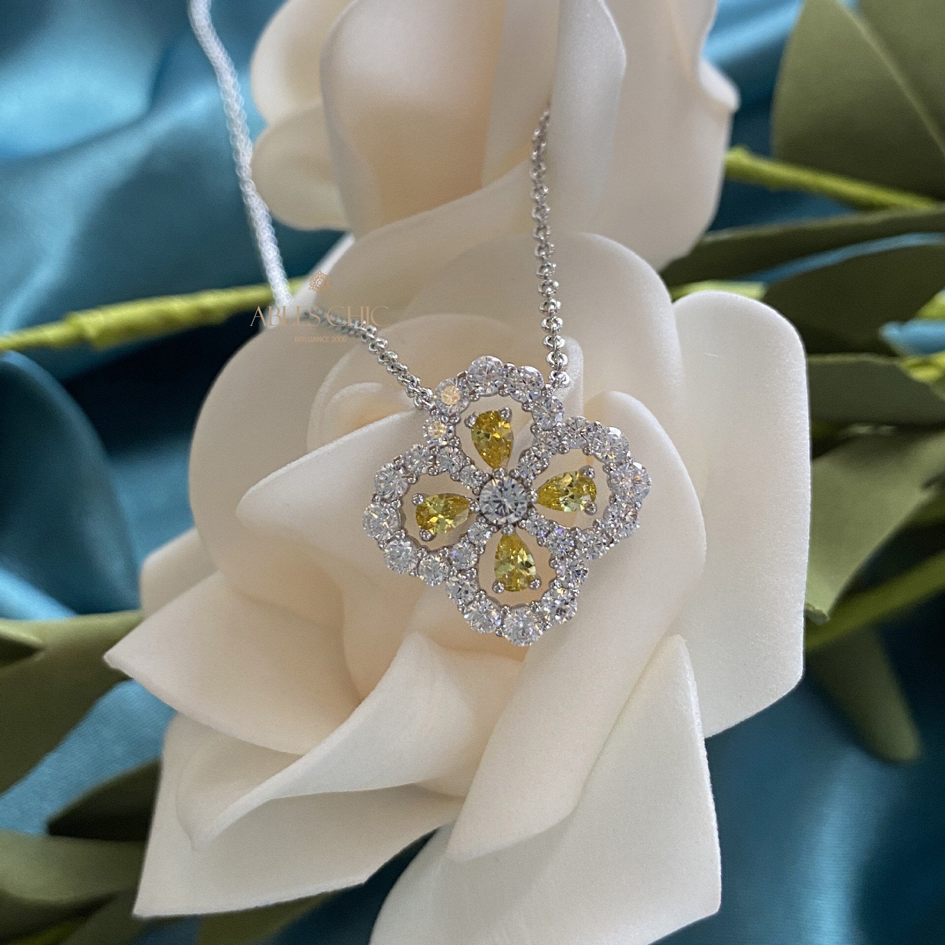 Beryl Clover Pendant P0682