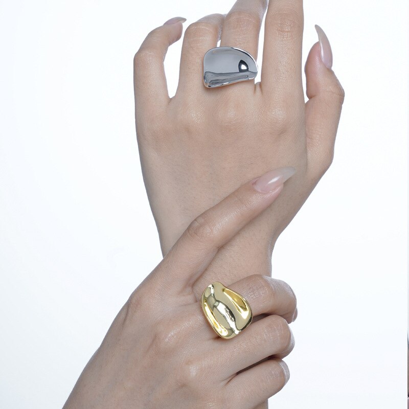 Eccentric Signet Thick Ring R1068