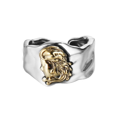 Bague irrégulière médaillon de la reine R1500