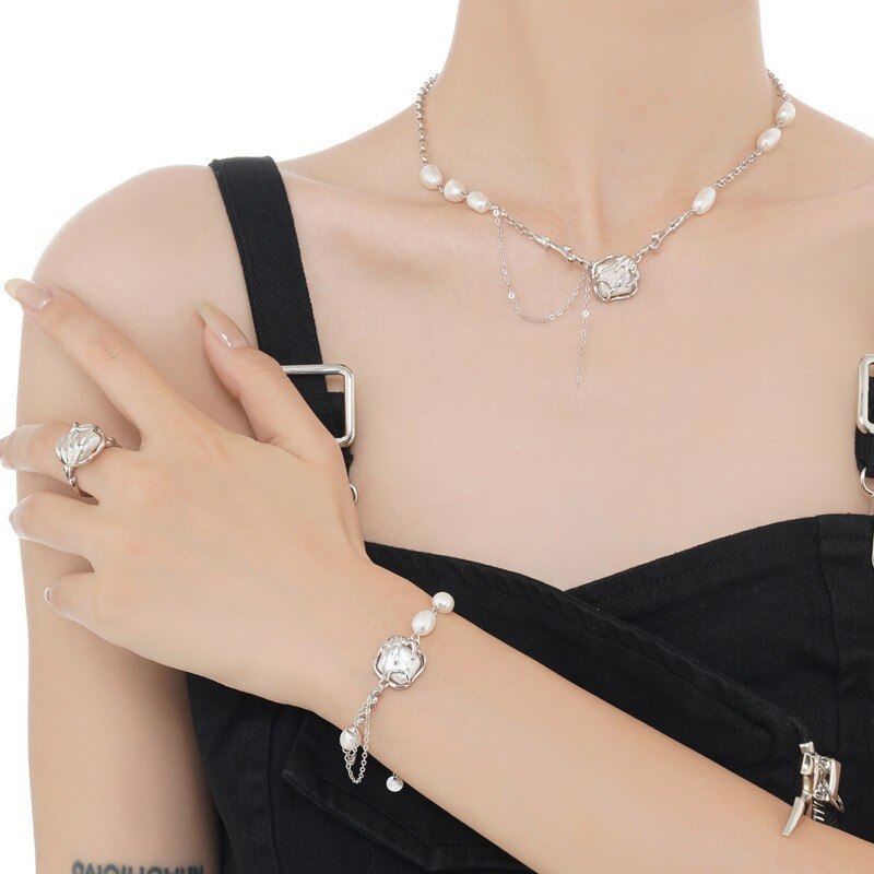 Collier multi-chaînes de perles baroques N1045