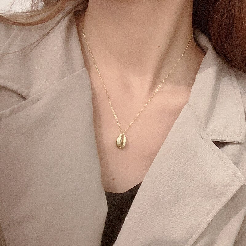 Conch Trumpet Shell Pendant N1012