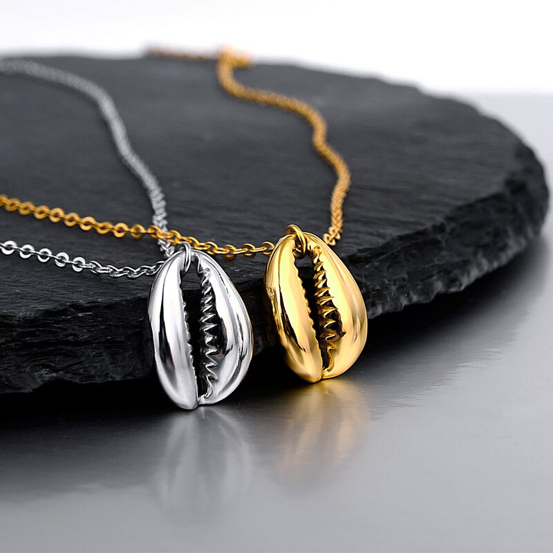 Conch Trumpet Shell Pendant N1012