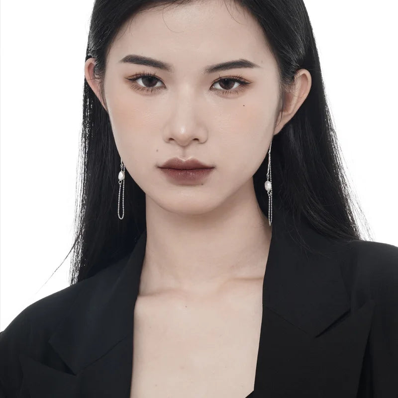 Borque Pearl Long Chain Earring E1179