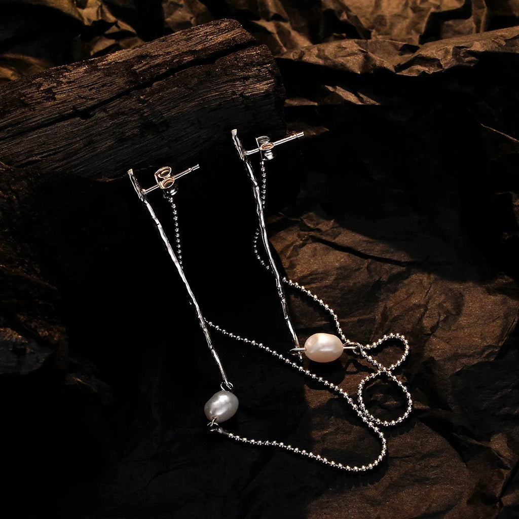 Borque Pearl Long Chain Earring E1179