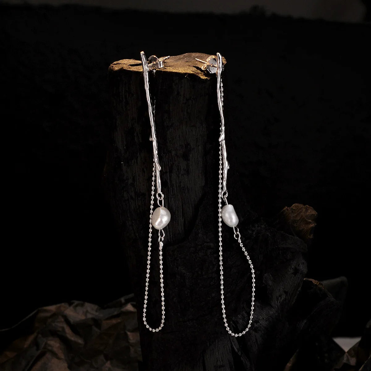 Borque Pearl Long Chain Earring E1179