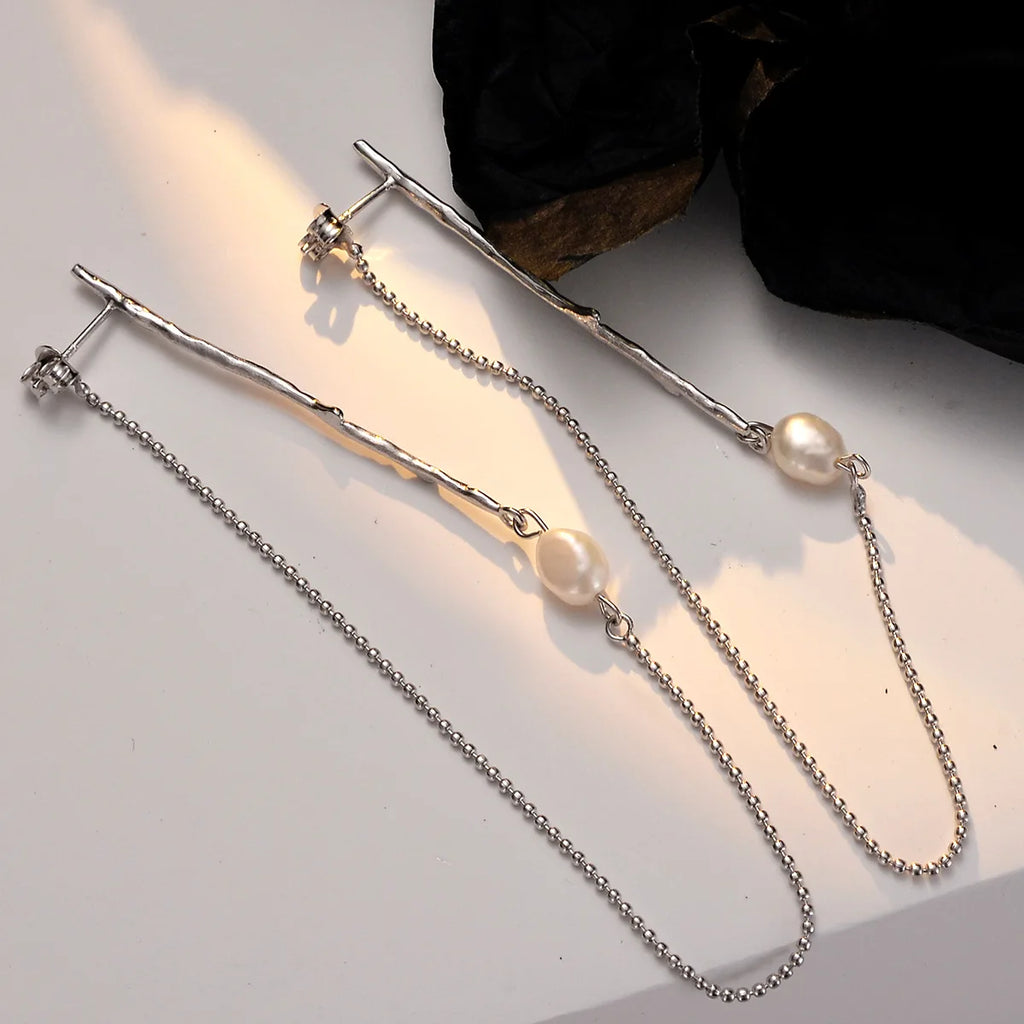 Borque Pearl Long Chain Earring E1179