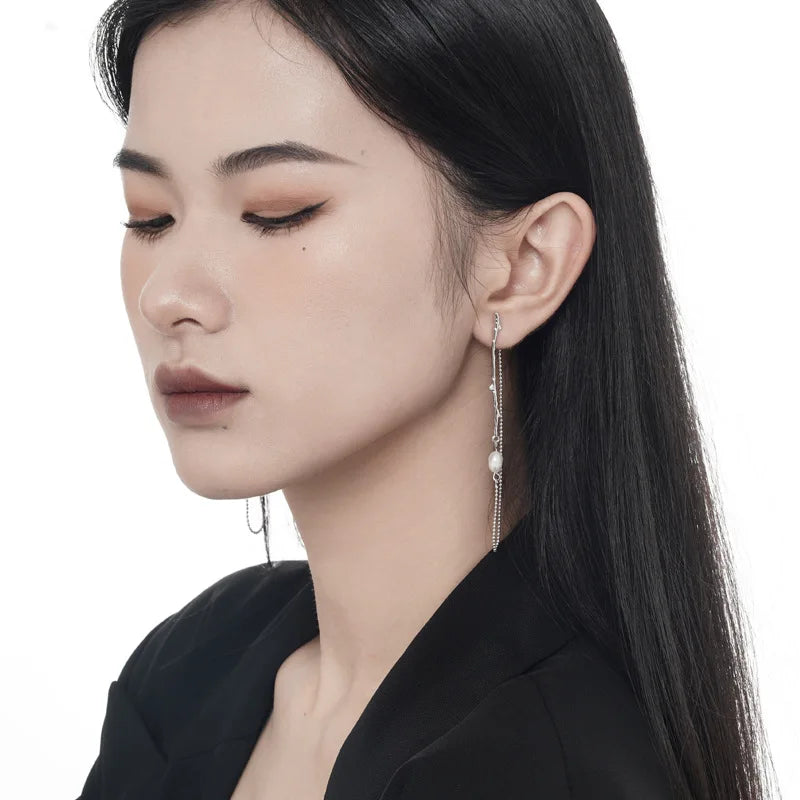 Borque Pearl Long Chain Earring E1179
