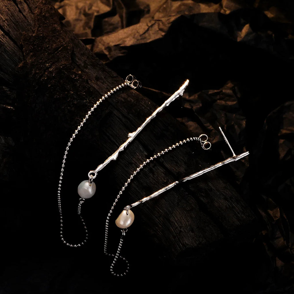 Borque Pearl Long Chain Earring E1179