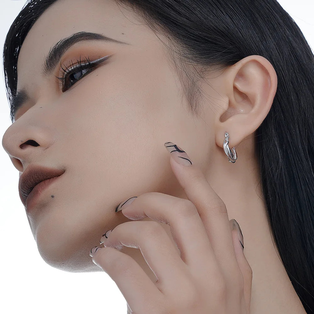 Twisting Ear Huggies E1147