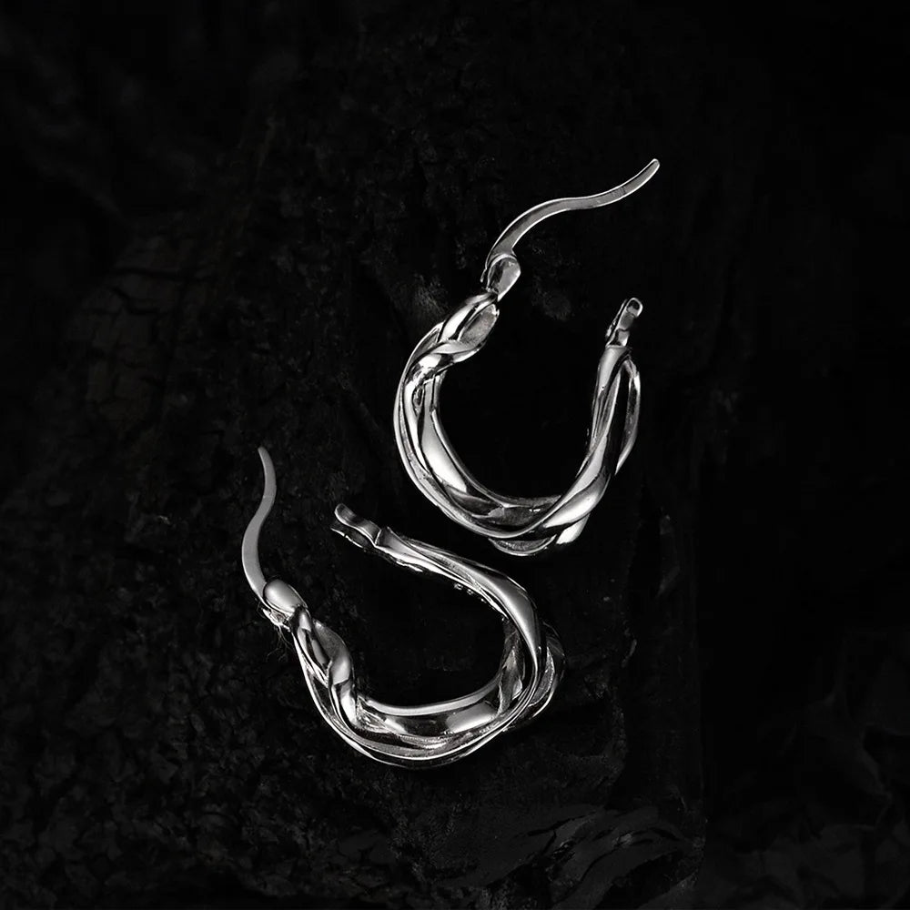 Twisting Ear Huggies E1147