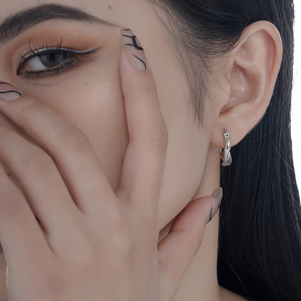 Twisting Ear Huggies E1147