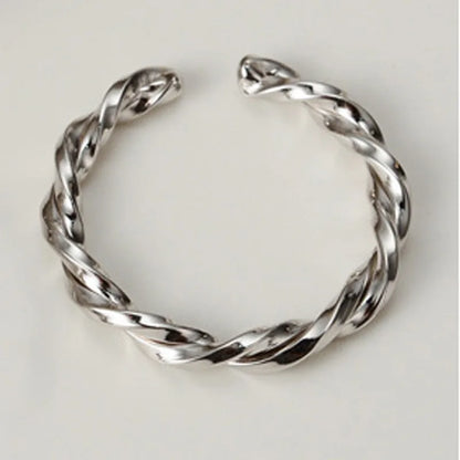 Twisting Band Irregular Ring R1156