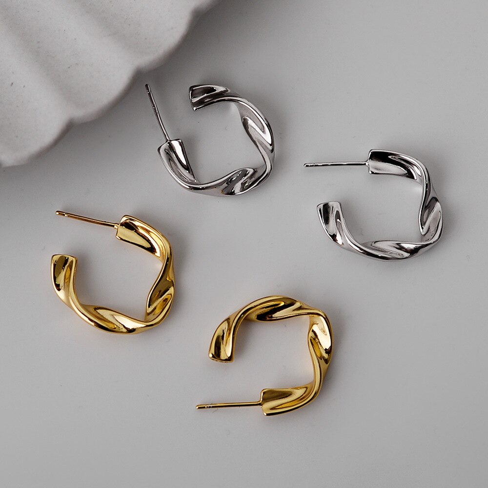 Twisting Thick Wire Ear Studs E1026