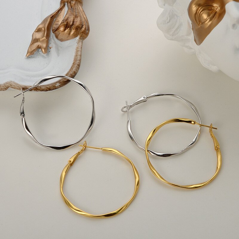 Twisting Wire Hoop Earrings E1043