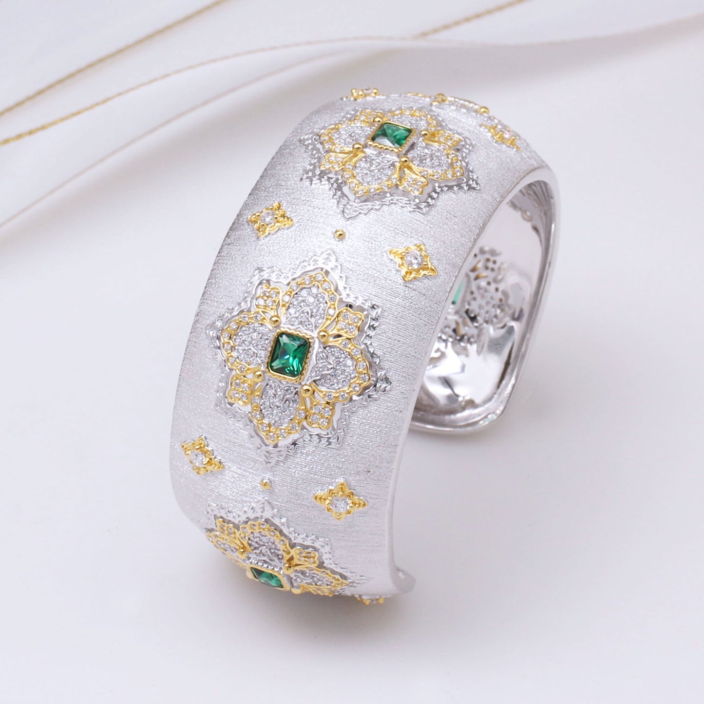 Bracelet Floral Émeraude Fretwork Dense 5232