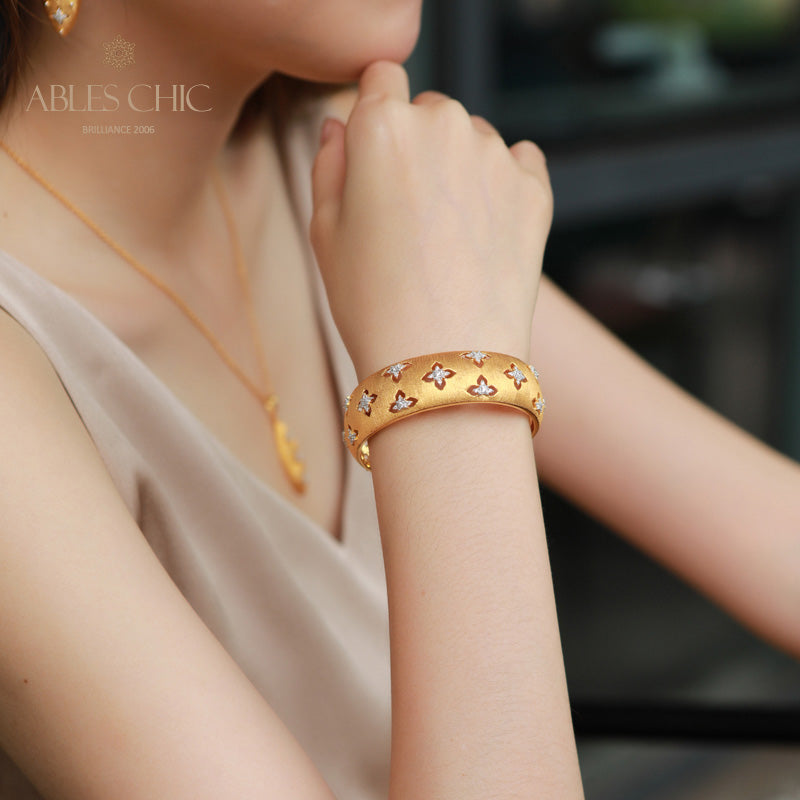 Silky Clovers Floral Bracelet 5058