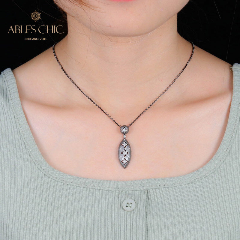 Clover Floral Oval Necklace 5496