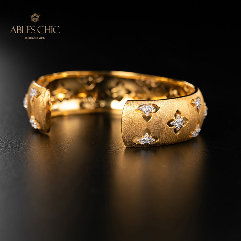 Silky Clovers Floral Bracelet 5058