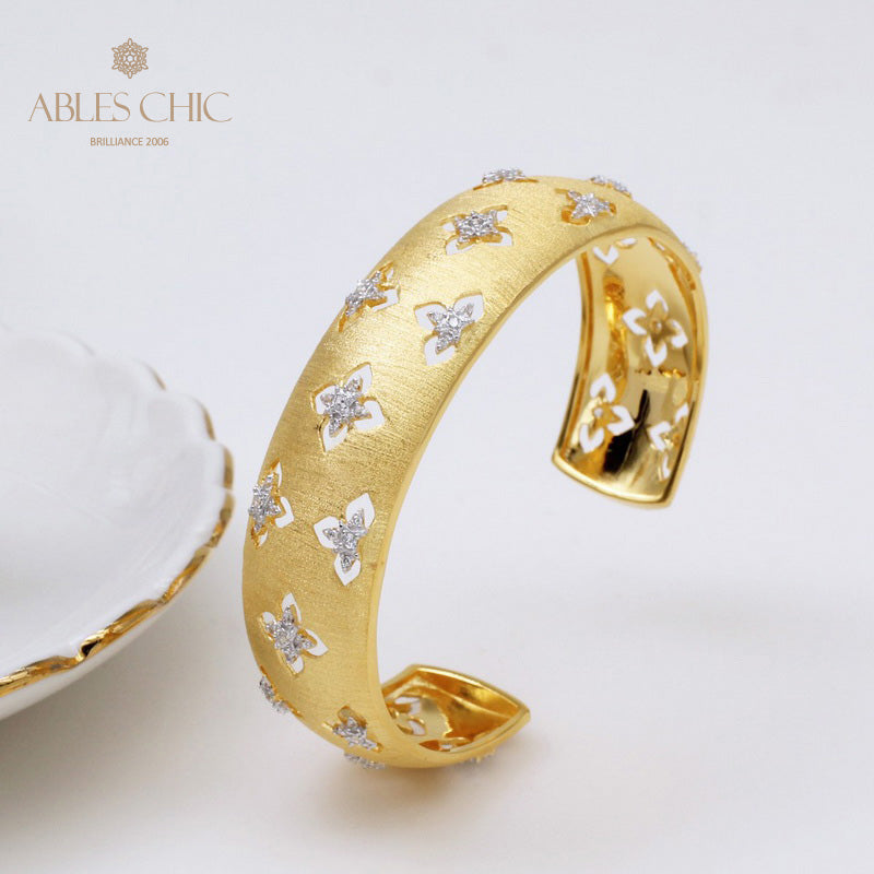 Silky Clovers Floral Bracelet 5058