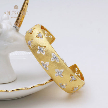 Silky Clovers Floral Bracelet 5058