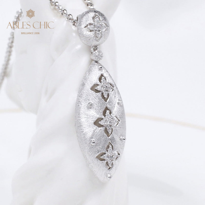 Clover Floral Oval Necklace 5496