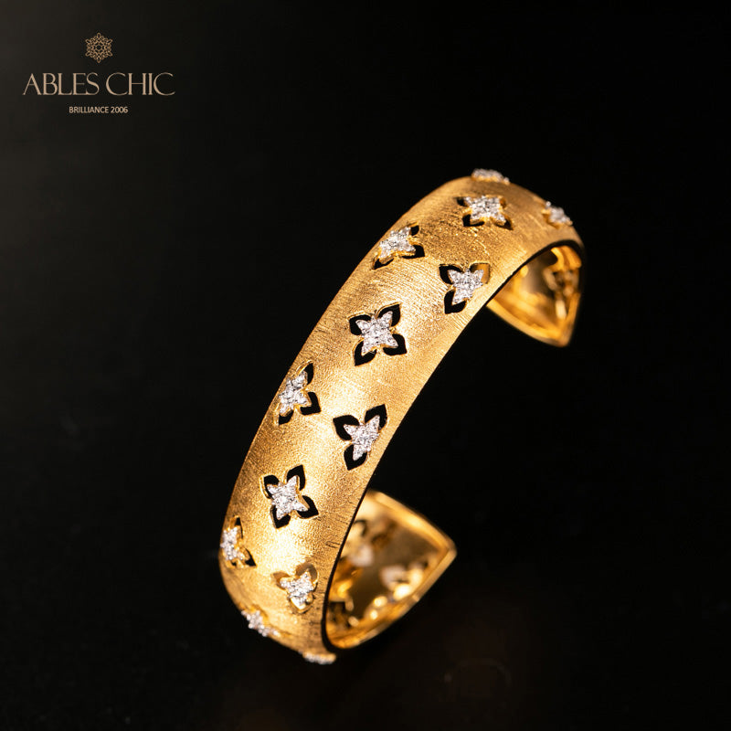 Silky Clovers Floral Bracelet 5058