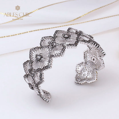 Airy Clovers Honeycomb Bracelet 5244