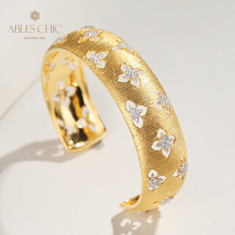 Silky Clovers Floral Bracelet 5058