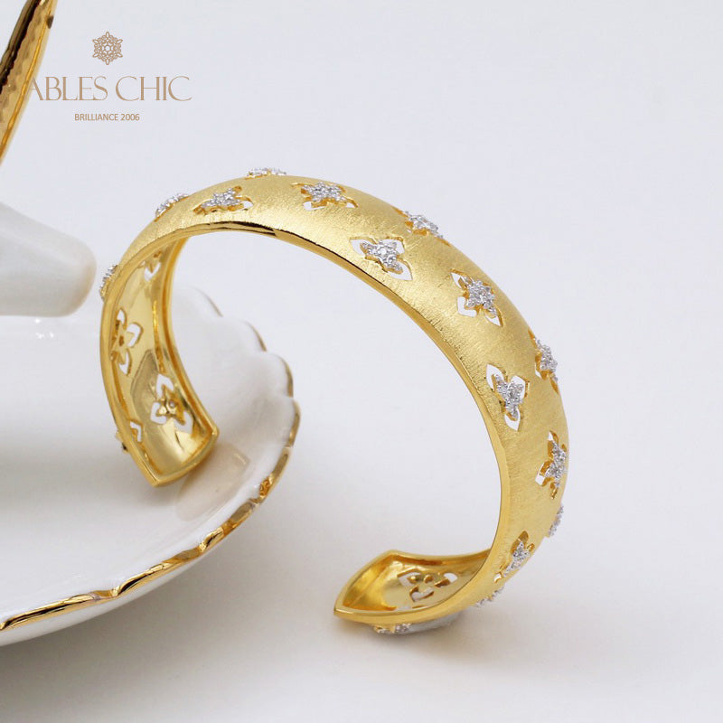 Silky Clovers Floral Bracelet 5058