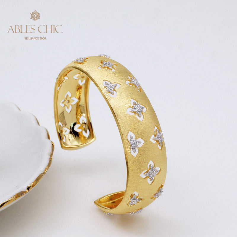 Silky Clovers Floral Bracelet 5058