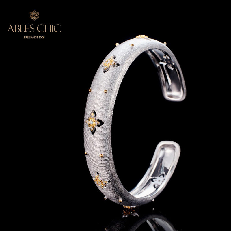 Silky Clovers Bracelet 6105