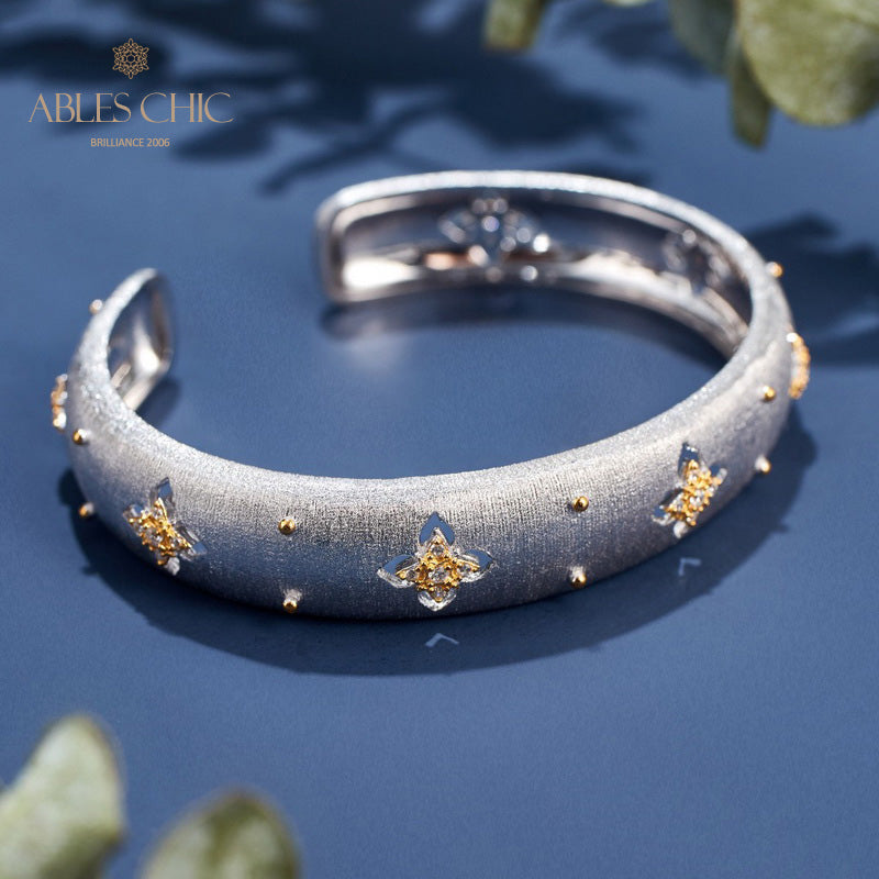 Silky Clovers Bracelet 6105