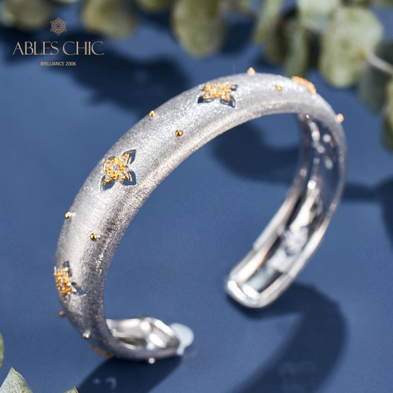 Silky Clovers Bracelet 6105