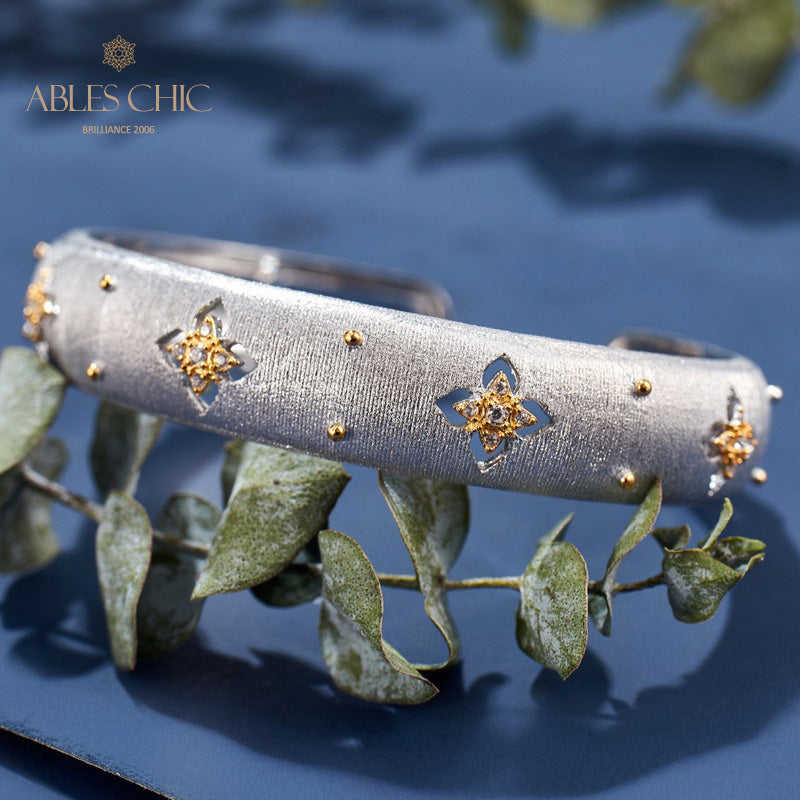 Silky Clovers Bracelet 6105