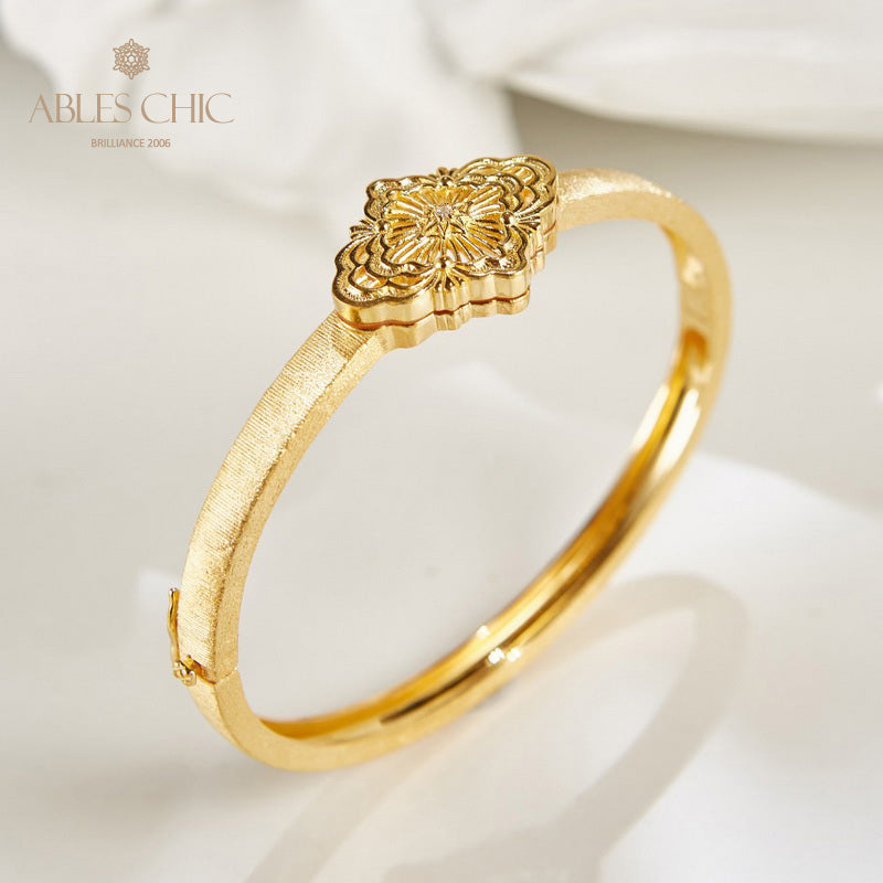 Traditional Fretwork Clover Bracelet 6132