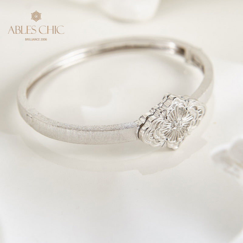 Traditional Fretwork Clover Bracelet 6132