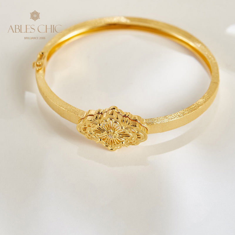 Traditional Fretwork Clover Bracelet 6132