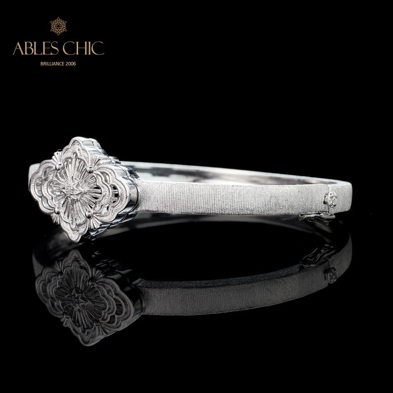 Traditional Fretwork Clover Bracelet 6132